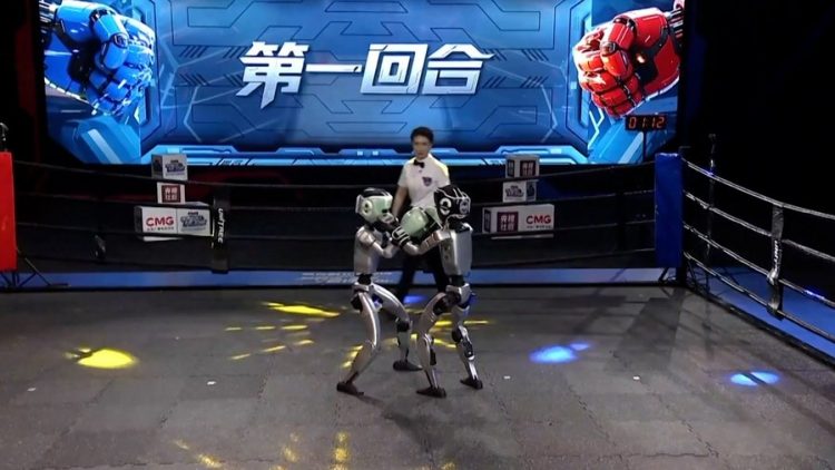 VIDEO/ Robotët ngjiten në ring, zhvillohet kampionati i parë botëror i kikboksit