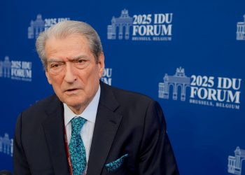 ‘Zgjedhjet,një farsë’/Berisha në Bruksel:Na mbështetni që kombi im të votojë i lirë