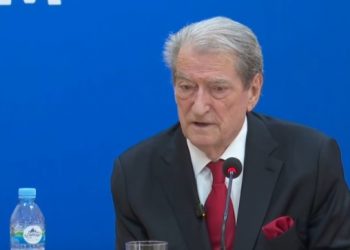 Berisha thirrje emigrantëve: Cilido që ka mundësinë të vijë e të votojë më 11 Maj!