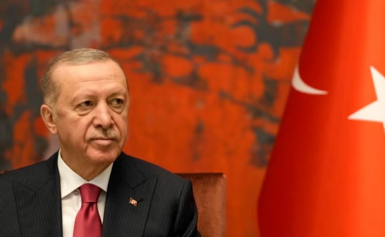 Erdogan përshëndet shpërbërjen e PKK-së kurde si hap drejt “paqes dhe vëllazërisë”