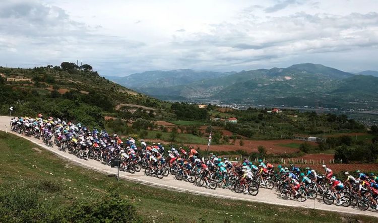 “Giro d’Italia” në Shqipëri, çiklistët drejt finishit