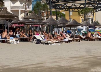 Durrësi nis sezonin turistik/ Turoperatorët: Presim më shumë pushues se vjet