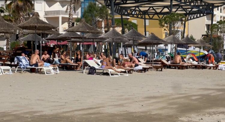 Durrësi nis sezonin turistik/ Turoperatorët: Presim më shumë pushues se vjet