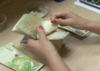 Paguhen më pak, por shqiptarët kanë orët më të gjata të punës në Europë