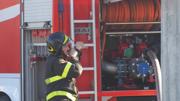 Rrëzohet avioni në Itali dhe përplaset me një godinë, humb jetën një person