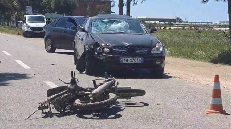 Divjakë/ Makina përplaset me motorin, një i plagosur