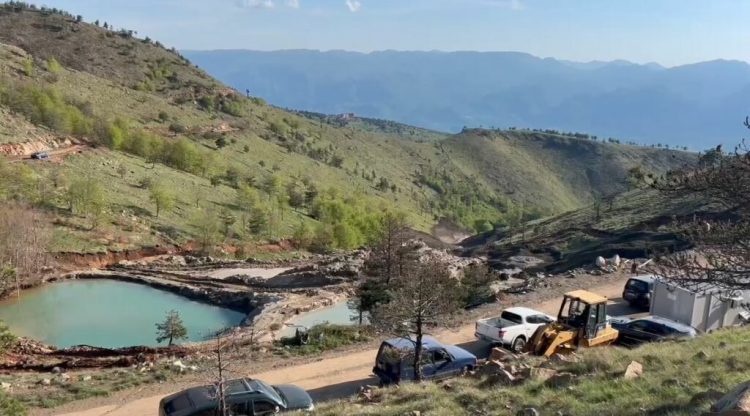 Klos/ Shembet masivi i kromit, merr para fadromën bashkë me drejtuesin