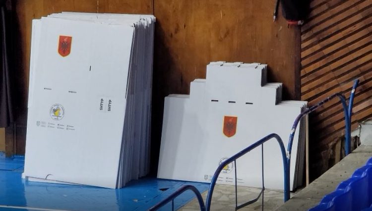 Zgjedhjet Parlamentare të 11 Majit/ Nis shpërndarja e materialeve zgjedhore