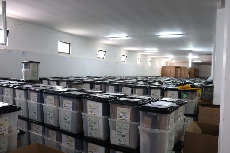 Zgjedhjet e 11 Majit/ KQZ nis shpërndarjen e materialeve zgjedhore nëpër qytete