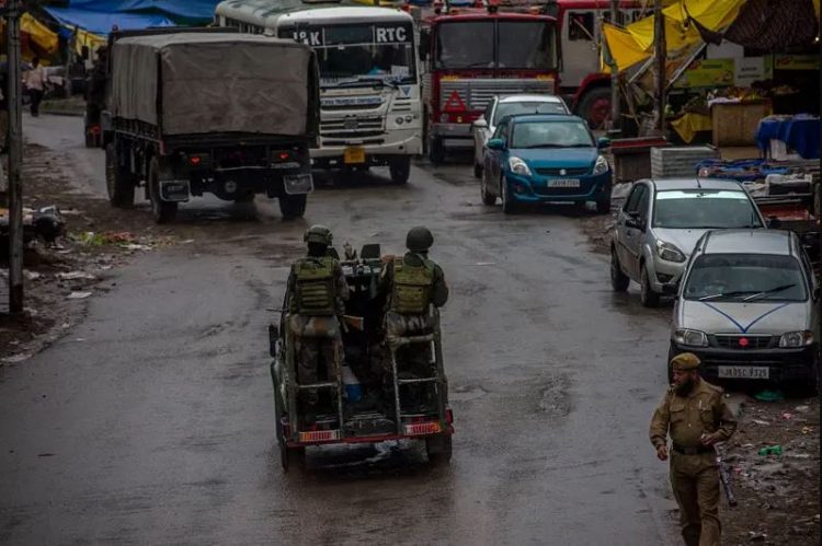 India dhe Pakistani shkëmbejnë sulme me artileri të rëndë