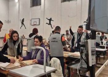 Vijon numërimi i votave, si ndahen mandatet e deputetëve deri në këto momente