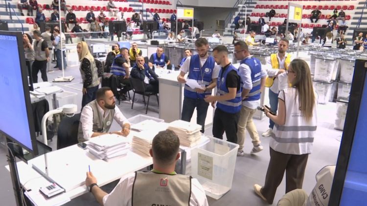 Votat e Greqisë/ KQZ: Nuk ka vendim për t’i përjashtuar nga numërimi dhe vlerësimi