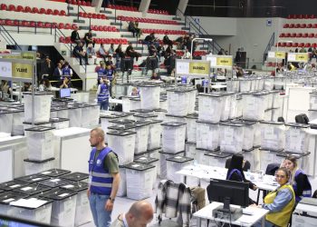 Përfundon procesi i numërimit të votave për kandidatët në tre qarqe