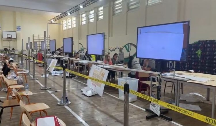 Pezullohet numërimi në KZAZ 31, nxirren jashtë të gjithë vëzhguesit