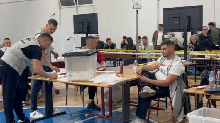 Fituan vota të mjaftueshme, por nuk bëhen pjesë e Parlamentit të ri