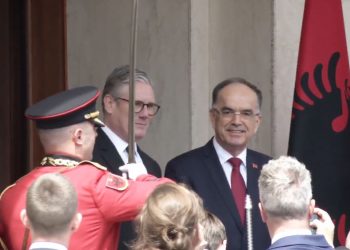 Samiti Politik Evropian, Begaj pret në Presidencë kryeministrin Starmer