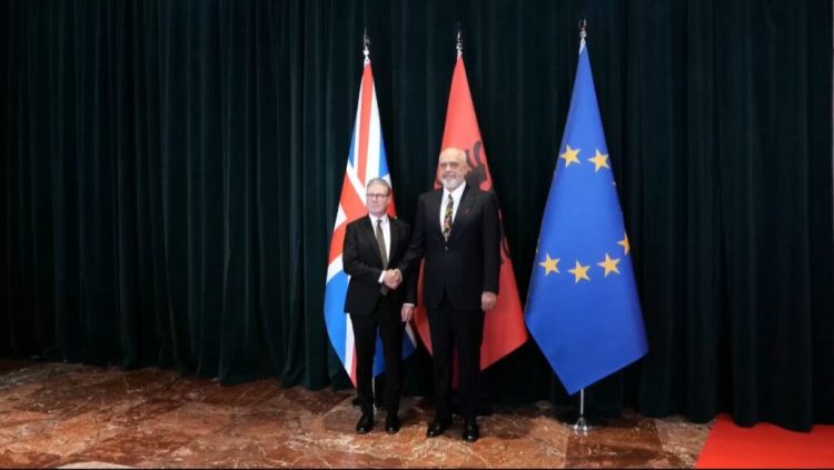 Rama pret me ceremoni Kryeministrin britanik, Keir Starmer