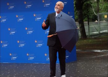 Samiti i Komunitetit Politik/Rama publikon fotot: Mikpritja shqiptare për Evropën