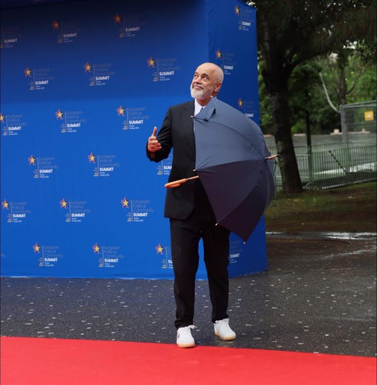 Samiti i Komunitetit Politik/Rama publikon fotot: Mikpritja shqiptare për Evropën