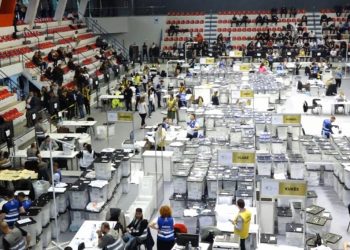 Vijon numërimi i votave të diasporës, sa kuti kanë mbetur pa u hapur në Tiranë