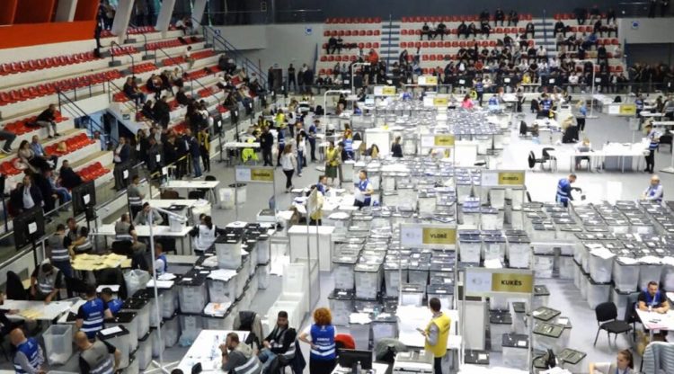 Vijon numërimi i votave të diasporës, sa kuti kanë mbetur pa u hapur në Tiranë
