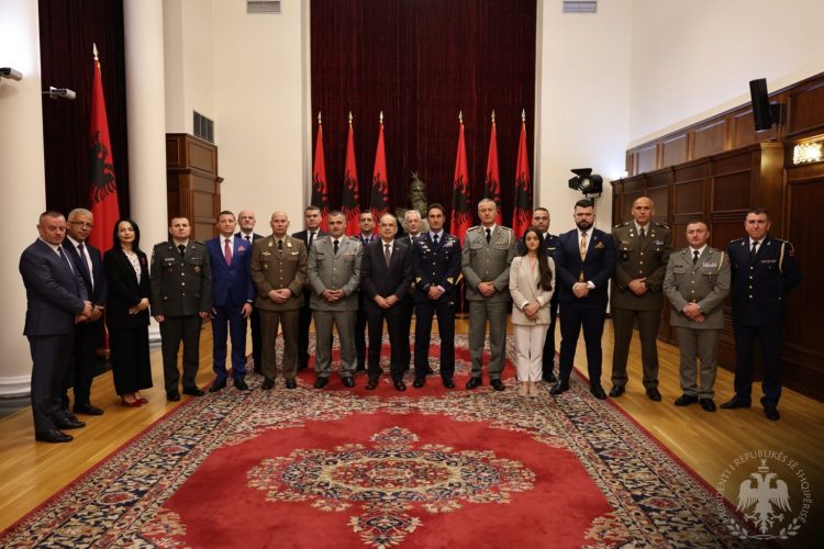 Presidenti Begaj pret në takim Kursin e Lartë të Sigurisë dhe Mbrojtjes