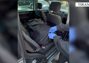 U kapën duke transportuar 60 kg drogë, arrestohen dy persona në Tiranë