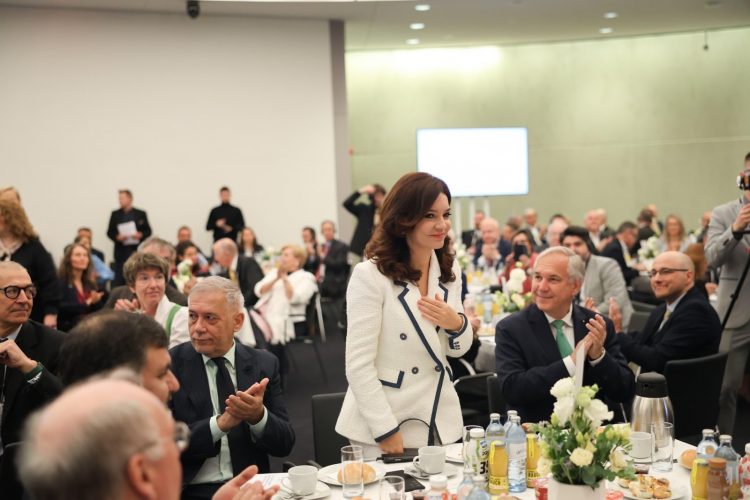 Spiropali e ftuar nderi në Parlamentin e Austrisë: Avancojmë bashkëpunimin…