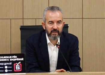 Votat e Greqisë, Celibashi i përgjigjet Partisë Demokratike