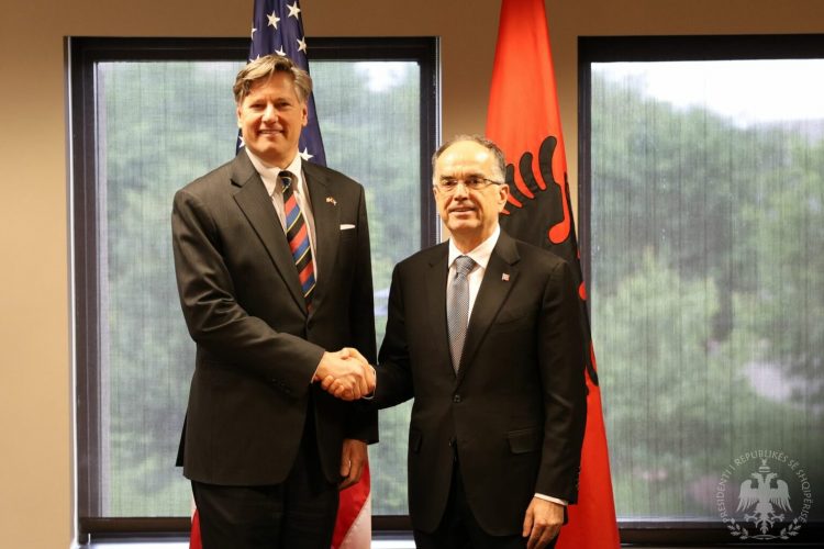 Begaj takon zv/sekretarin e Shtetit të SHBA: Mirënjohës për mbështetjen e palëkundur