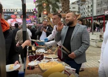 Moti i zymtë nuk ndal Lezhën, çelet zyrtarisht sezoni turistik me atmosferë festive