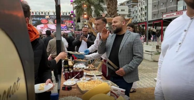 Moti i zymtë nuk ndal Lezhën, çelet zyrtarisht sezoni turistik me atmosferë festive