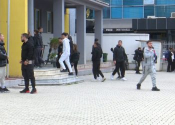 Dilema e maturantëve, drejt pasionit apo tregut të punës?