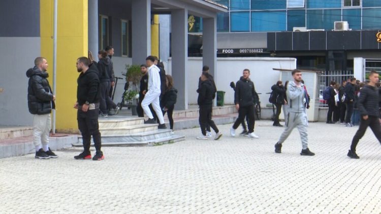 Dilema e maturantëve, drejt pasionit apo tregut të punës?