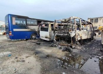 Video/ Zjarr në ish-parkun e Lushnjës, digjen 4 autobusë