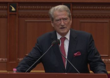 Mbyllet pas 15 minutash tensione seanca plenare, Berisha përplaset me Spiropalin
