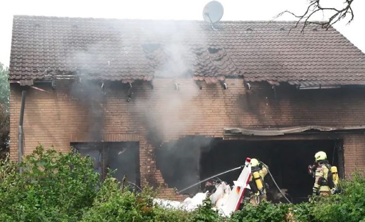 Avioni bie mbi një shtëpi, humbin jetën dy persona në Gjermani