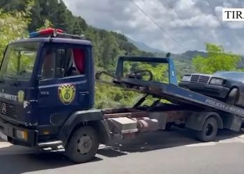 “Giro d’Italia”, zhvendosen makinat që pengojnë garën/Dërgohen te rruga e Farkës