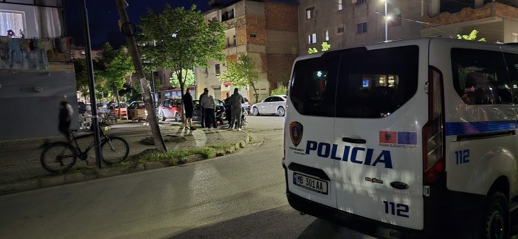 Tiranë/ Plagoset me armë zjarri 48-vjeçari
