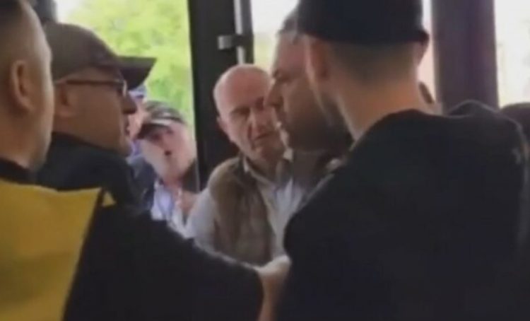 VIDEO/ Tensione mes komisionerëve të PS dhe PD në Lushnje, ndërhyn policia