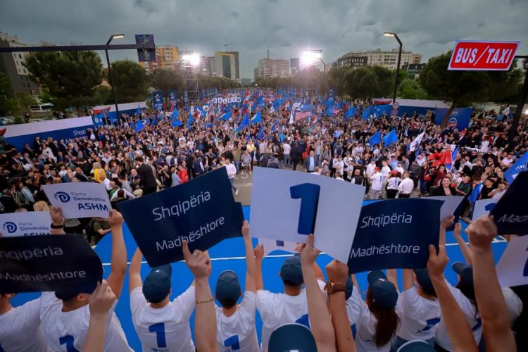 Nis takimi i fundit i PD-së, Berisha krah LaCivitës