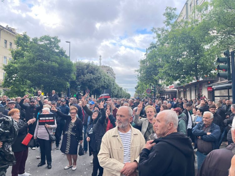 Zgjedhjet e 11 Majit, opozita mblidhet në Bulevardin “Zogu i Parë”