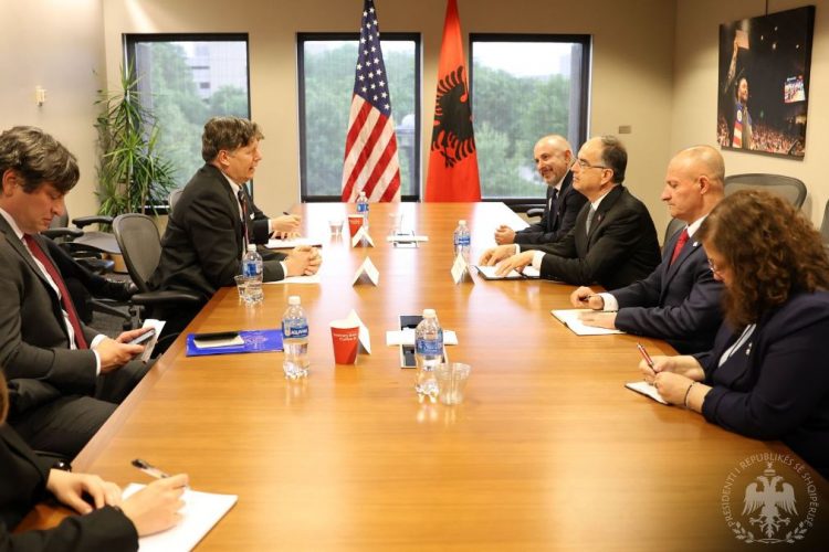 Presidenti Begaj në SHBA: Ftojmë investitorët amerikanë në turizëm e infrastrukturë