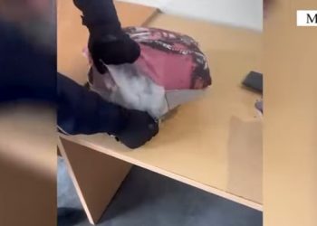 VIDEO/ Pako me drogë të fshehura brenda një jastëku, pranga 35-vjeçarit në Morinë