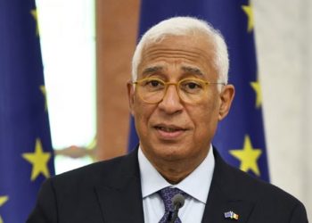 Costa mbërrin në Kosovë, takohet me presidenten Osmani