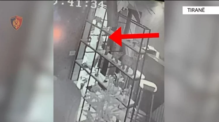 Kishte vjedhur 6 dyqane në Tiranë, vihet në pranga 40-vjeçari