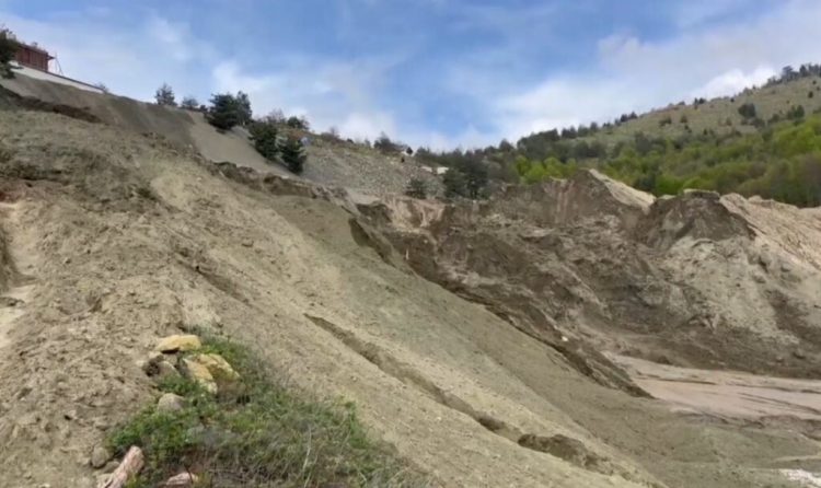 Rënia e dheut në fabrikën e përpunimit të kromit, reagon Ministria e Mbrojtjes