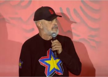 Rama nga Fieri: Nuk mund të bëhet Shqipëria, duke shkuar pas një plaku të rrjedhur