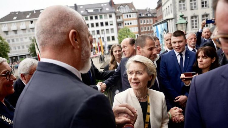 Rama takon Von der Leyen: Mike e çmuar