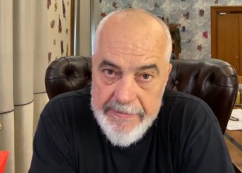 “Sot është Dita e Shqipërisë”/ Kryeministri Rama thirrje qytetarëve: Votoni!